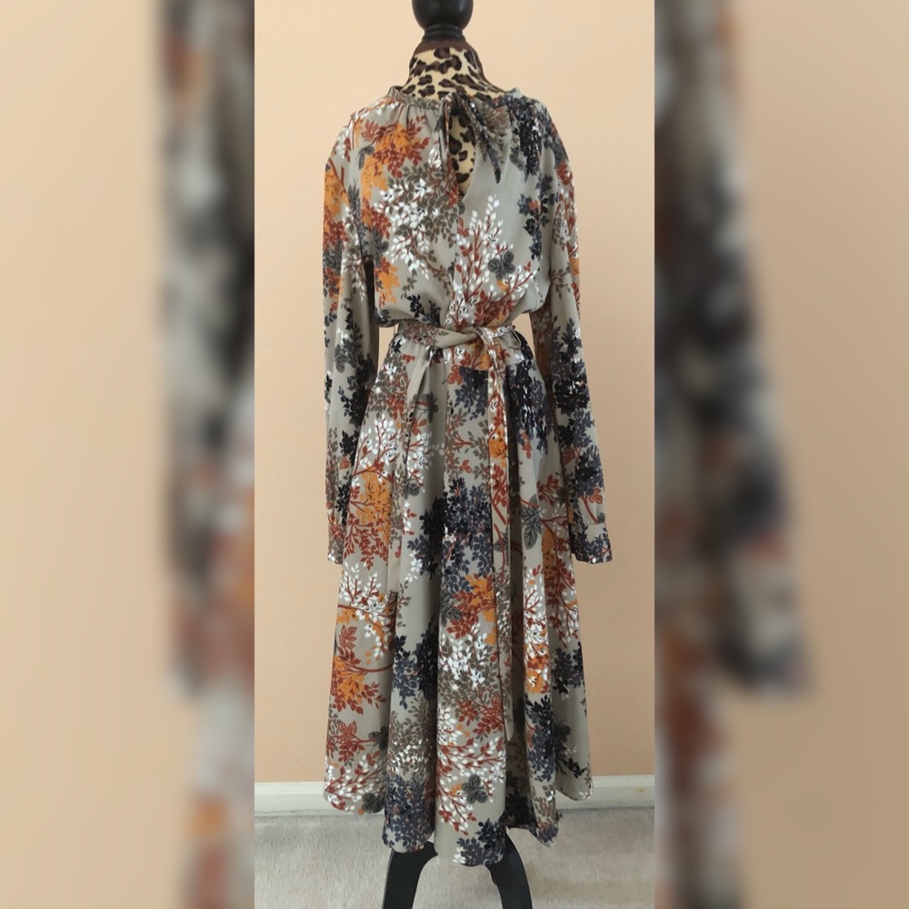 Vintage Light Gray Floral Knee Length Dress with Tie Waist Size 14